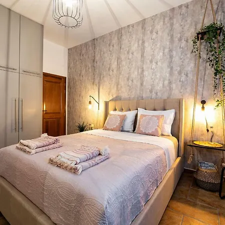 Sun Smiles In Naousa, Paros * Naousa (Paros)