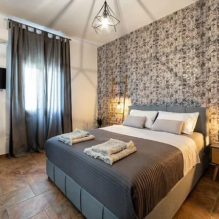 Sun Smiles In Naousa, Paros Naousa (Paros)