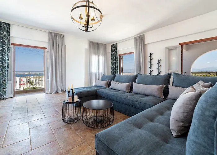 Sun Smiles In Naousa, Paros 나오우사