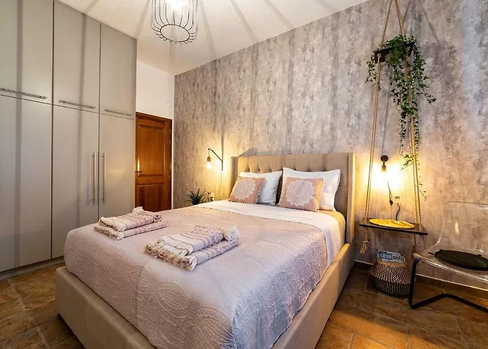 Sun Smiles In Naousa, Paros * ナウサ